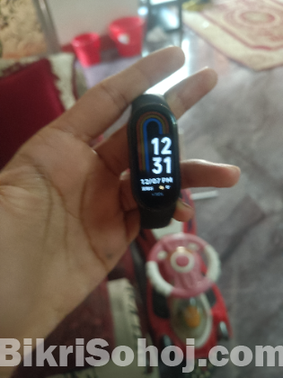 Xioami mi band 8 waterproof and amoled display
